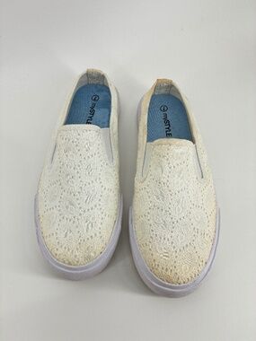 MASSIVE $10 SALE White Lace Slip on Style Clogs